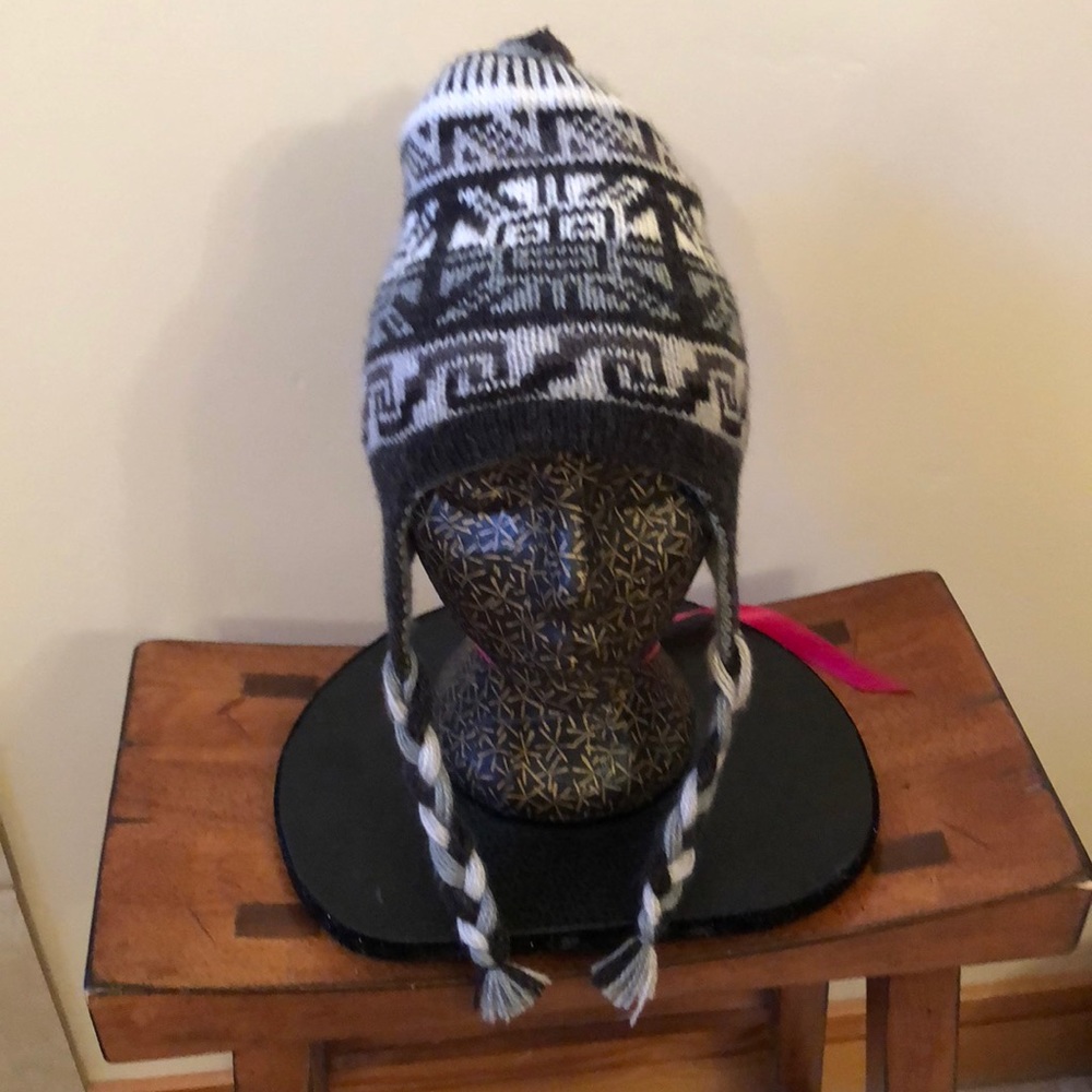 Teen knitted Peruvian hat. Reversible!